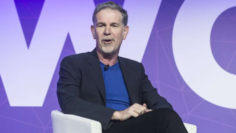 Ações da Netflix caem cerca de 8% após previsão fraca e saída de Reed Hastings