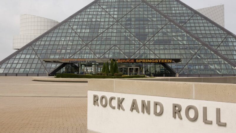 Rock and Roll Hall of Fame anuncia turma de 2026 com Iron Maiden, Oasis e Phil Collins