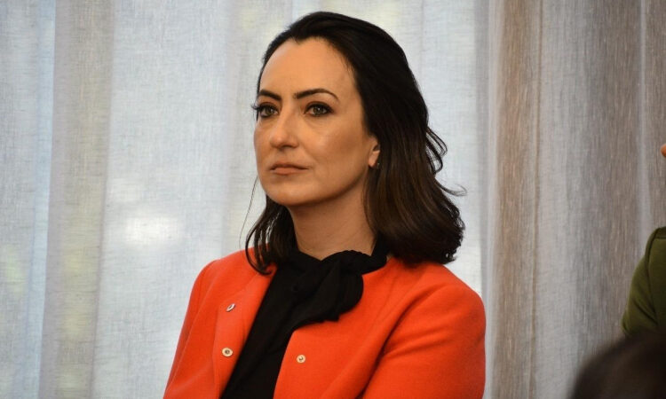 Saúde rebate Rosangela Mora sobre participação de ONG em colegiados: chama de “palanque político”