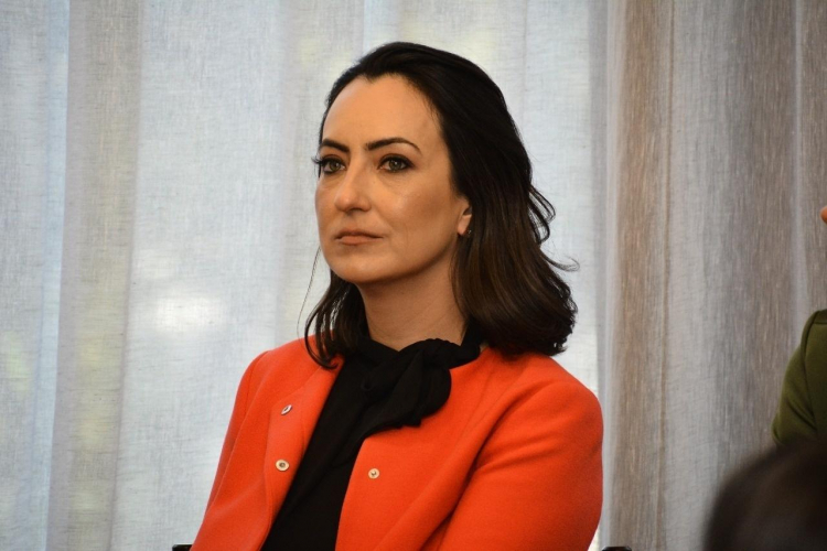 Saúde rebate Rosangela Mora sobre participação de ONG em colegiados: chama de “palanque político”