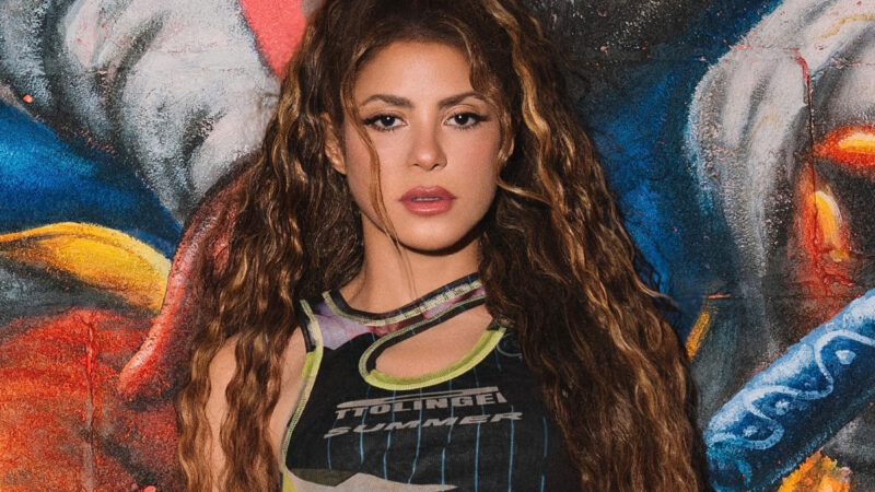 Shakira tem longa relação com o Rio; antes de Copacabana cantou para poucas pessoas na cidade