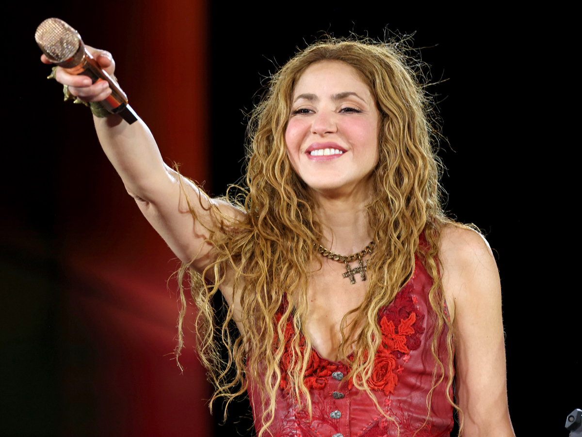 Shakira abre votação no Instagram para escolher setlist e convidado brasileiro para show em Copacabana