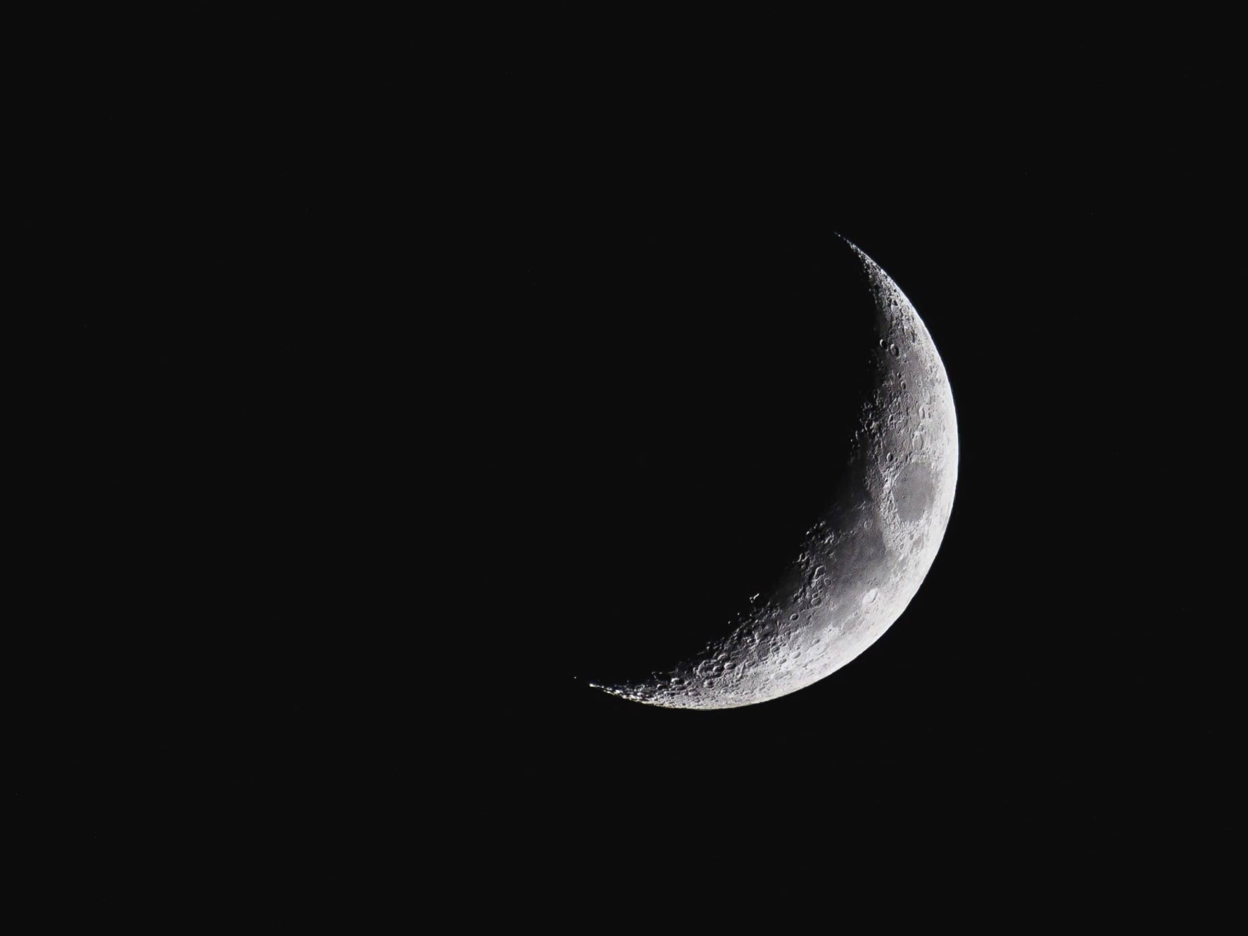 Lua hoje — 27/04/2026, 23h13 (Brasília UTC-3): fase Crescente com 80% visível