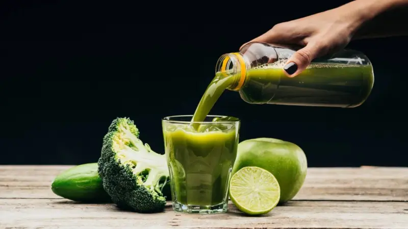 Suco detox não “limpa” o fígado; órgão já realiza autolimpeza, dizem especialistas
