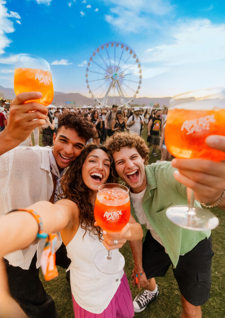 Aperol estreia Aperol Day Club no Coachella 2026 e retorna como parceira oficial pelo quarto ano