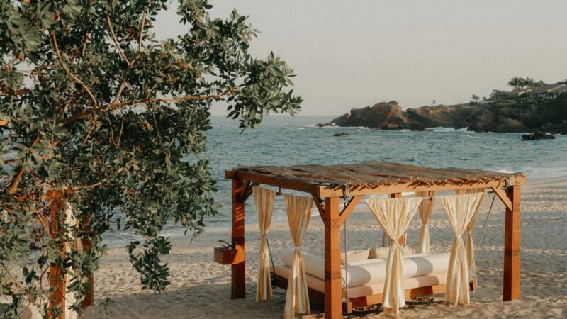 Four Seasons Punta Mita inaugura beach club de luxo em Playa Cuevas