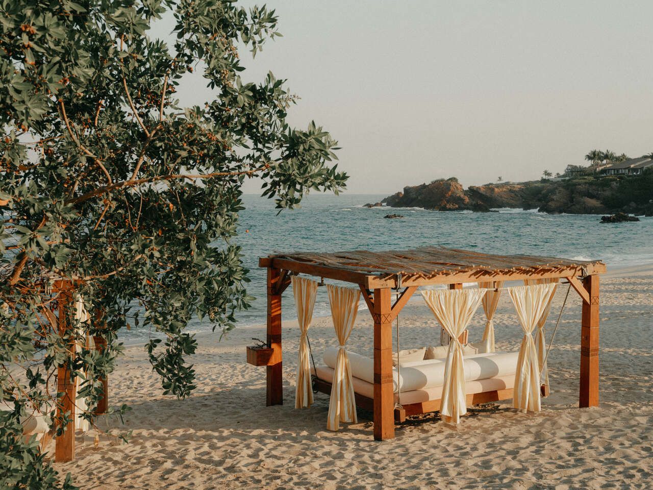 Four Seasons Punta Mita inaugura beach club de luxo em Playa Cuevas