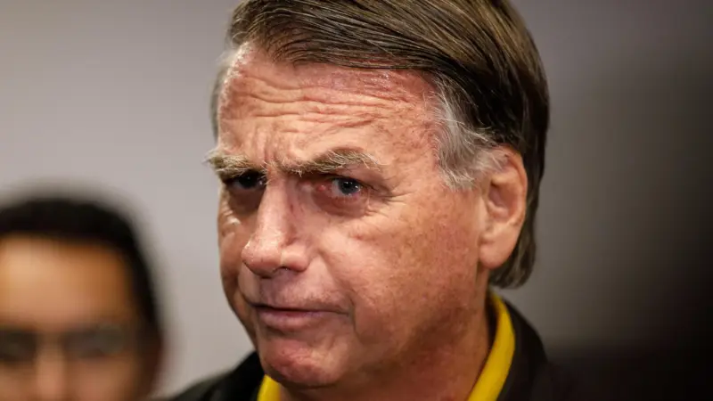 Bolsonaro pode receber alta na segunda-feira, diz médico