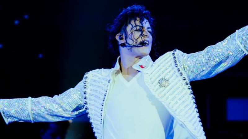 Rodrigo Teaser reúne 15 mil pessoas em show-tributo a Michael Jackson na China