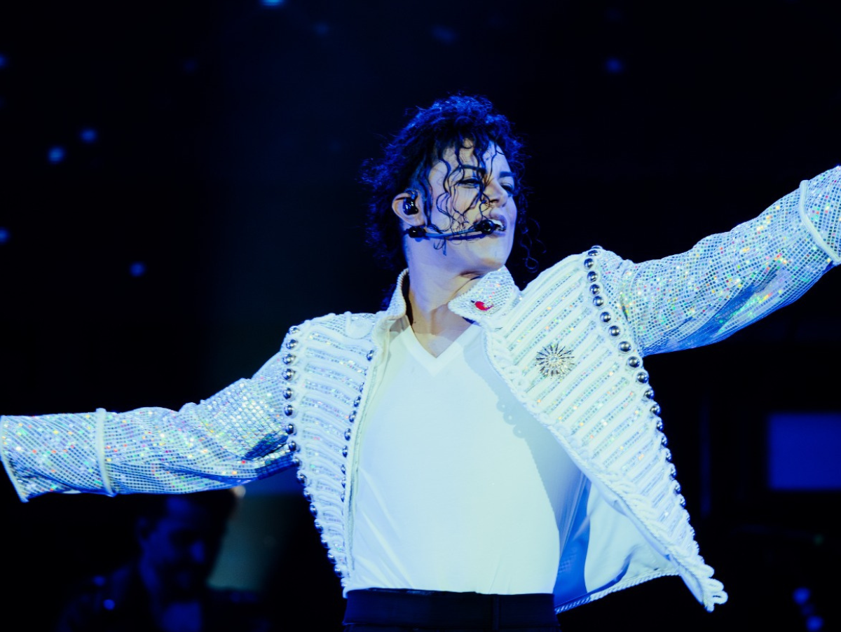 Rodrigo Teaser reúne 15 mil pessoas em show-tributo a Michael Jackson na China