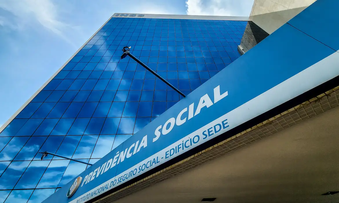 INSS reduz fila em abril com medidas que limitam novos pedidos, dizem especialistas