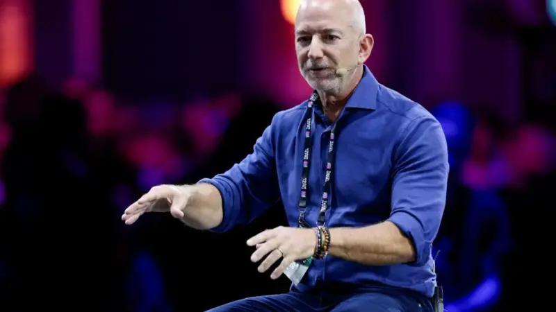 Bezos diz que possível bolha de IA não é motivo para alarme: investimentos impulsionam a tecnologia