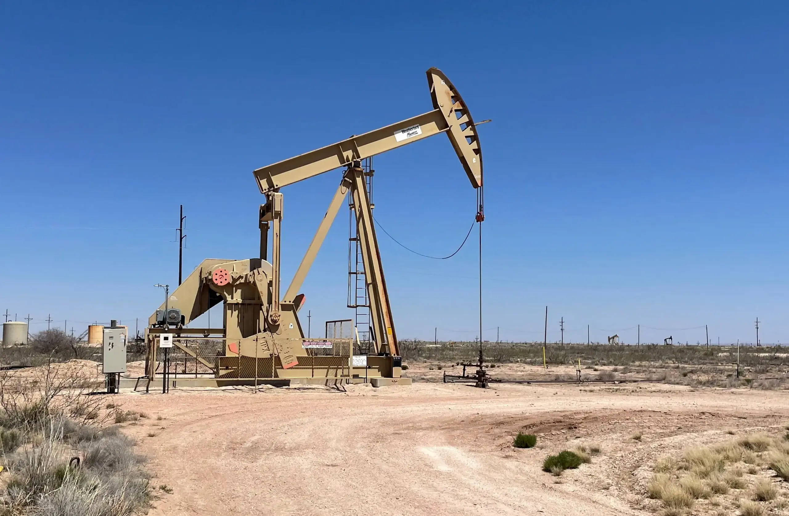 Entenda como petróleo brent sobe 3,5%, com escalada do conflito e retomada do pregão nos eua