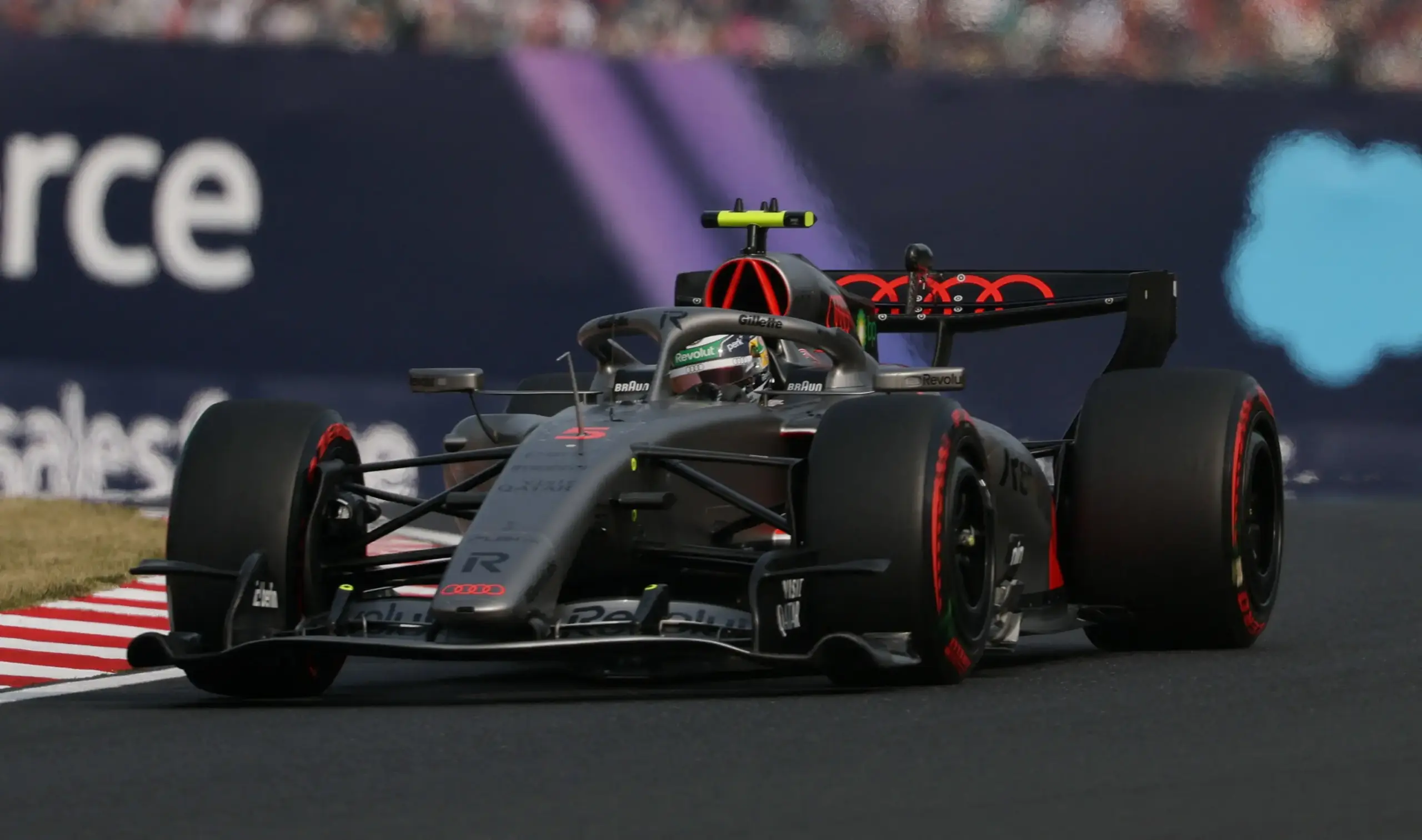 Fórmula 1 retorna após suspensão por conflitos no Oriente Médio e testa público no GP de Miami