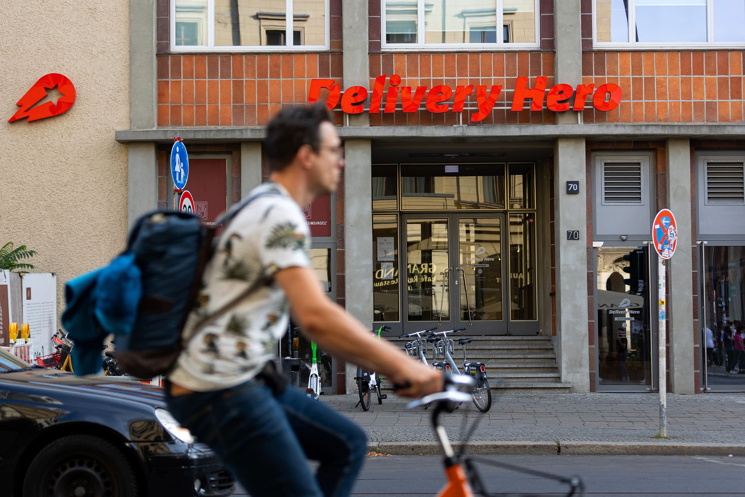 Uber faz oferta por ações restantes da Delivery Hero por €33 para ampliar presença em emergentes