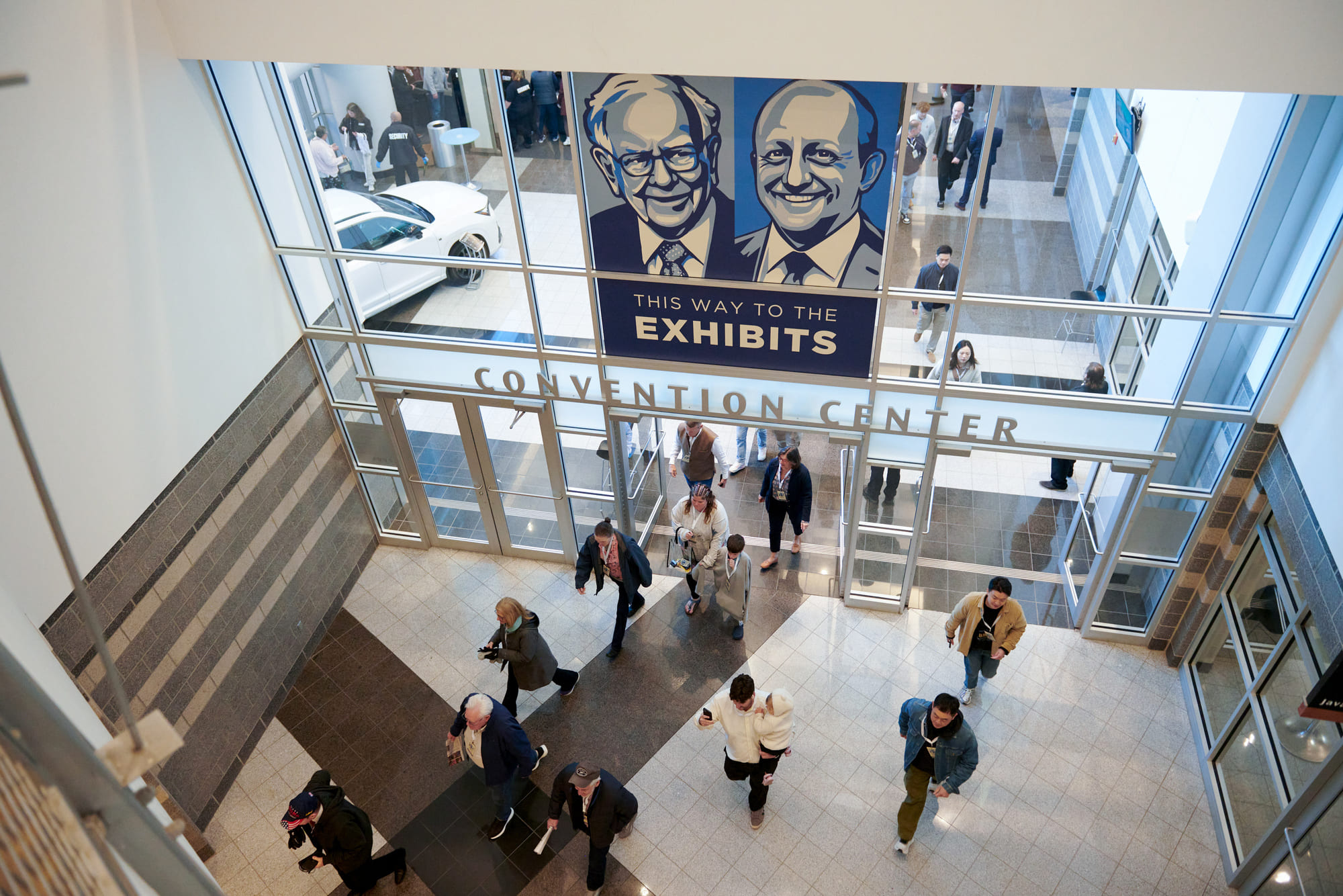 Greg Abel assume oficialmente a Berkshire Hathaway na primeira assembleia sem Buffett