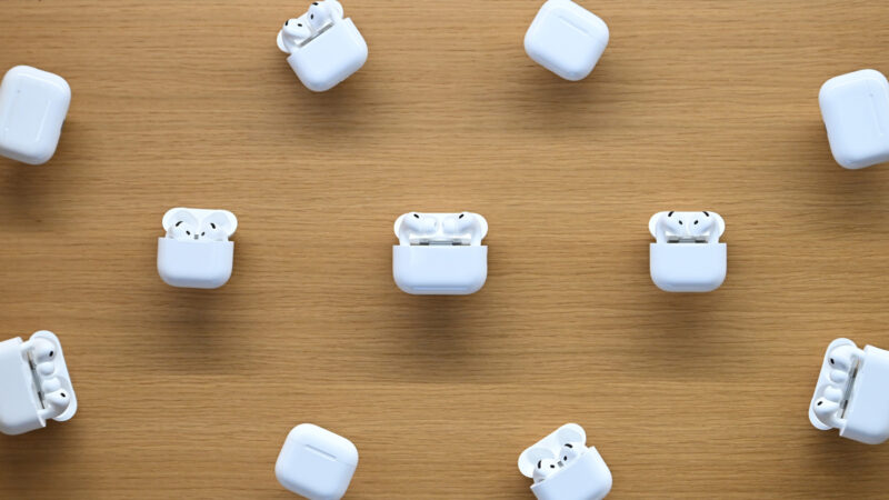 Apple testa AirPods com câmeras e entra na reta final de desenvolvimento