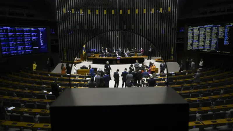 Saiba mais sobre escala 6×1: veja quais deputados votaram contra a pec