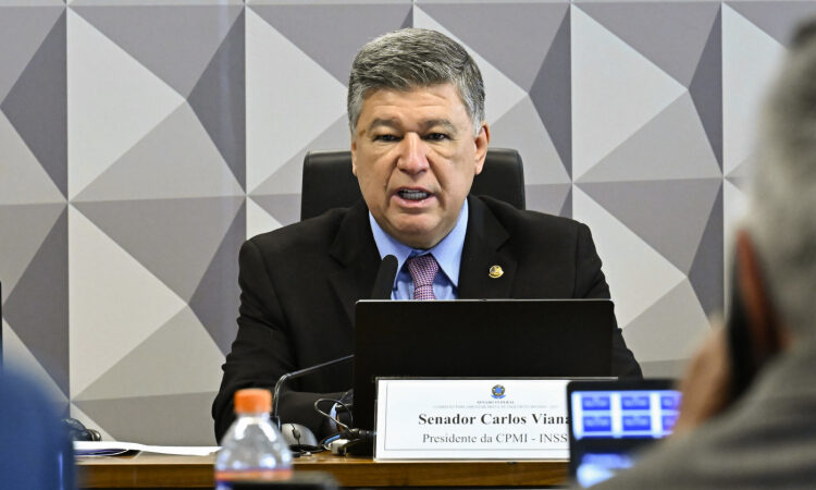 Carlos Viana solicita esclarecimentos à PF sobre troca de delegado que investigava fraudes no INSS