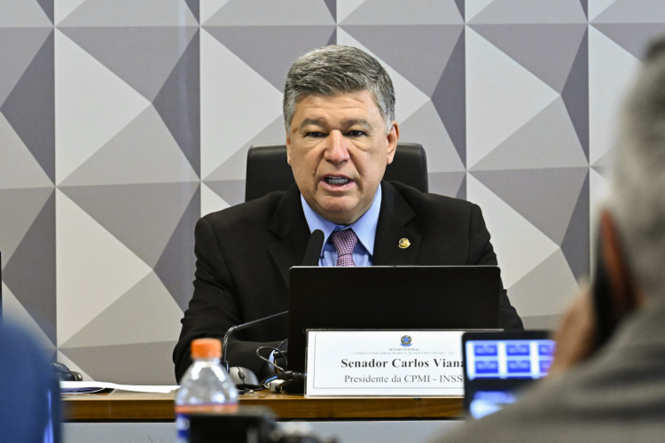 Carlos Viana solicita esclarecimentos à PF sobre troca de delegado que investigava fraudes no INSS