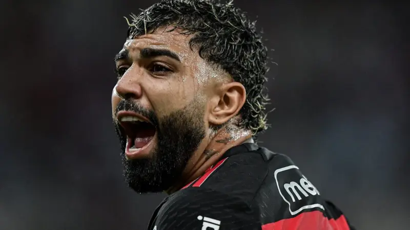 05/04/2026 — 21h30: Gabigol perde gol e provoca desentendimento com Cuca no Santos