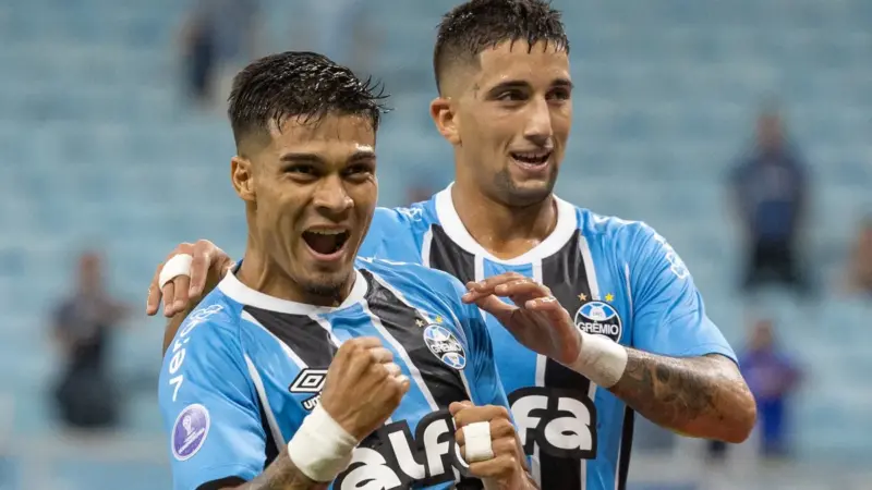 Grêmio atrasa pagamento de US$ 100 mil por Arezo e pode sofrer novo transfer ban da Fifa