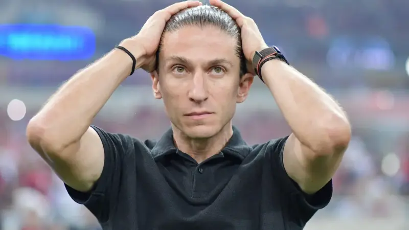Benfica recebe oferta por Filipe Luís, mas prioriza contratação de Marco Silva