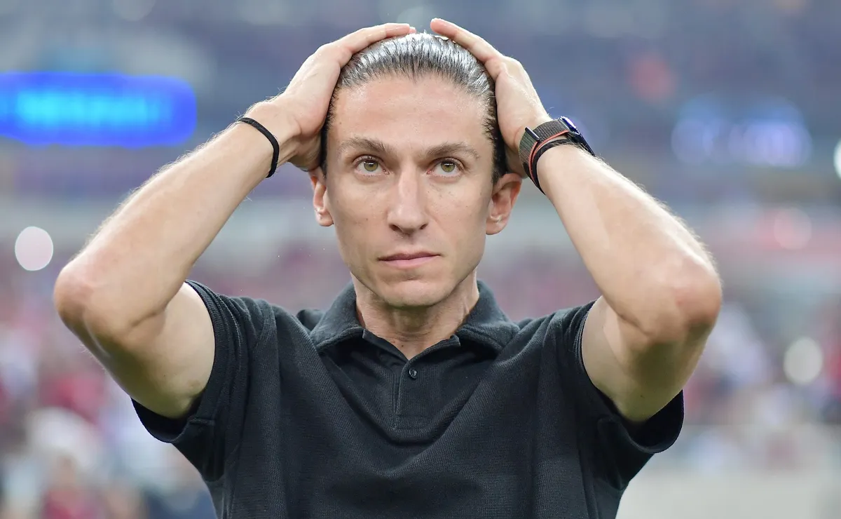 Benfica recebe oferta por Filipe Luís, mas prioriza contratação de Marco Silva