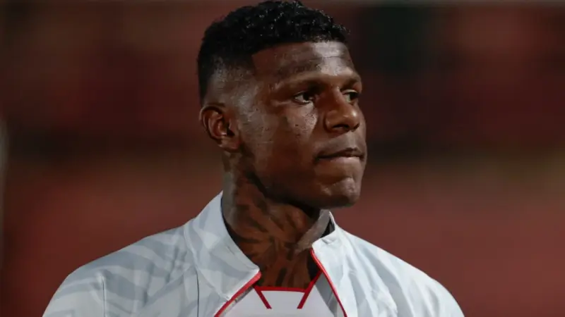 São Paulo interrompe plano de rescisão com Arboleda após descoberta de acerto verbal com Athletico-PR