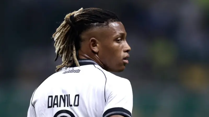 Flamengo mantém interesse em Danilo; Botafogo fixa preço de 40 milhões de euros