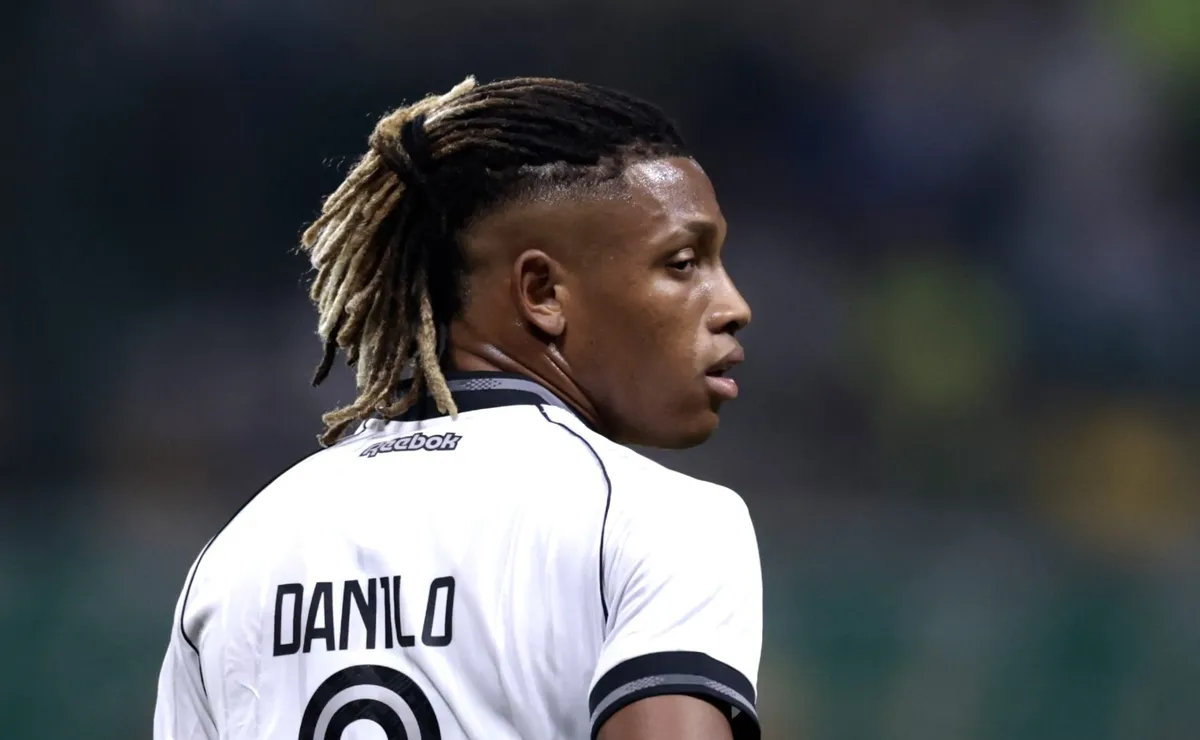 Flamengo mantém interesse em Danilo; Botafogo fixa preço de 40 milhões de euros