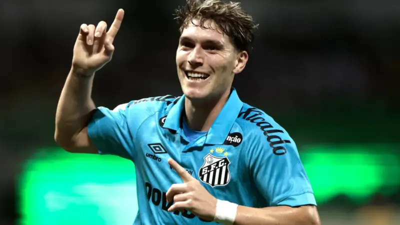 PC Oliveira diz que gol de Rollheiser, do Santos, foi legal após polêmica em empate com Palmeiras