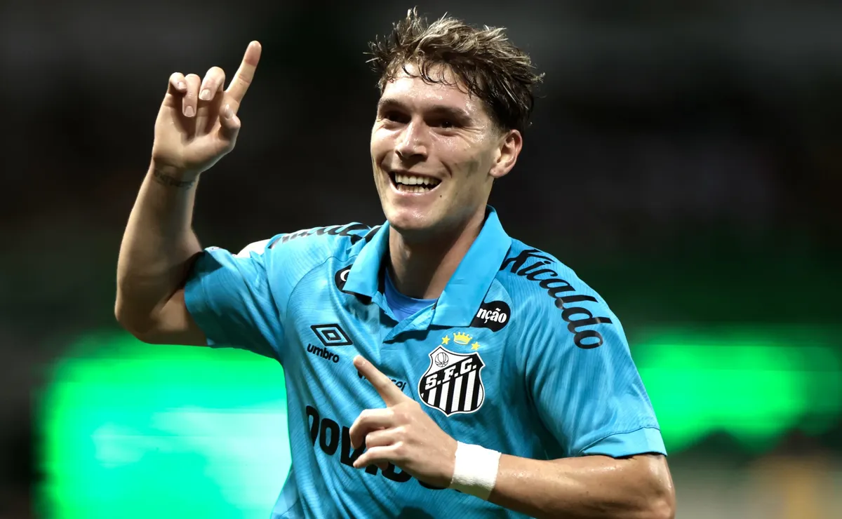 PC Oliveira diz que gol de Rollheiser, do Santos, foi legal após polêmica em empate com Palmeiras