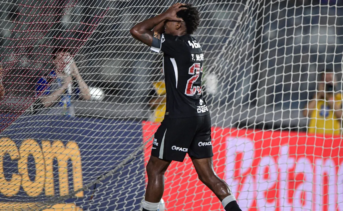 Vestiário do Vasco teve clima tenso e quase chegou a briga após derrota por 3 a 0