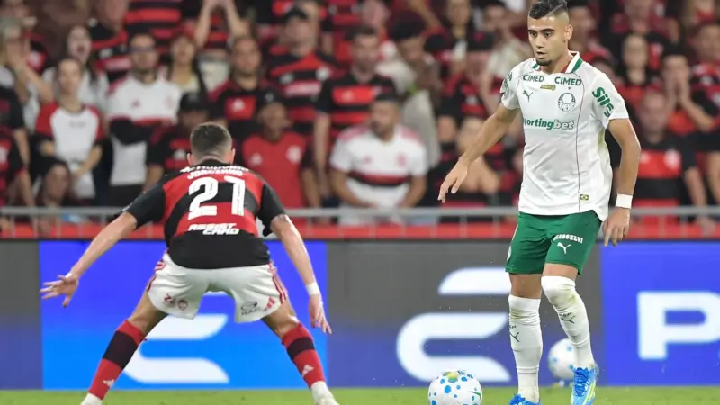 Andreas Pereira responde a críticas de Léo Pereira após vitória do Palmeiras