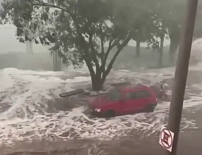 Entenda como temporal com granizo atinge sul de minas, causa alagamentos e deixa 7 mil sem energia
