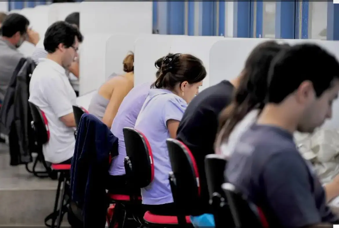 Jovens ex-banqueiros criam IA avaliada em US$ 2 bilhões para automatizar tarefas de investimentos
