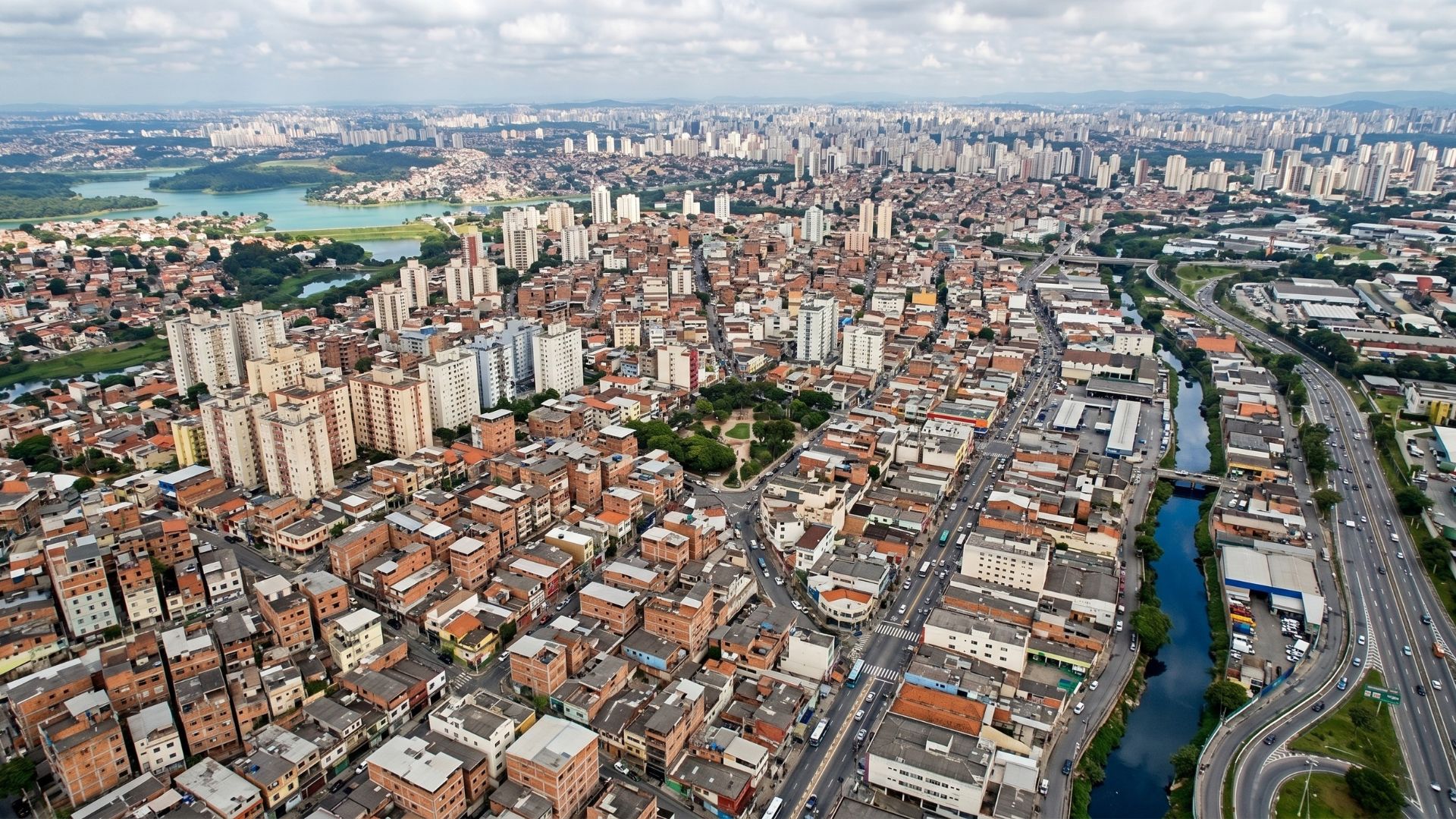 Diadema, com 30,7 km² e 404 mil moradores, tem a maior densidade demográfica do Brasil
