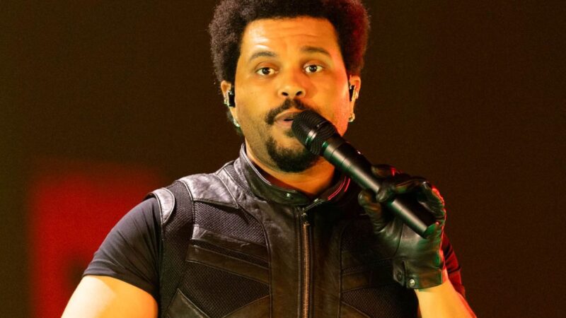 The Weeknd faz apresentação com produção futurista e participação de Anitta em São Paulo