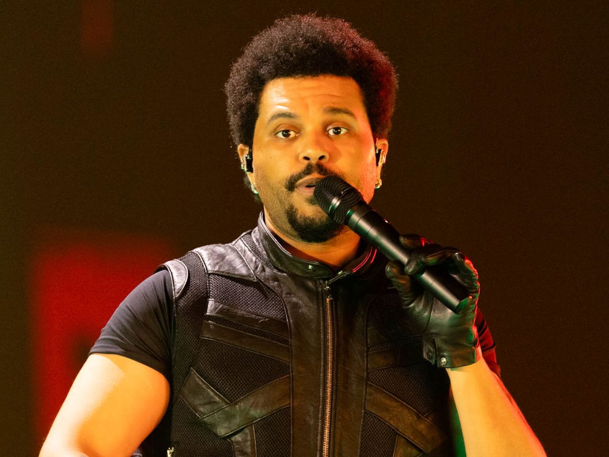 The Weeknd faz apresentação com produção futurista e participação de Anitta em São Paulo