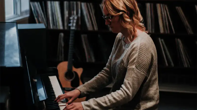 IA na distribuição e royalties: como a inteligência artificial já impacta pagamentos e alcance de artistas