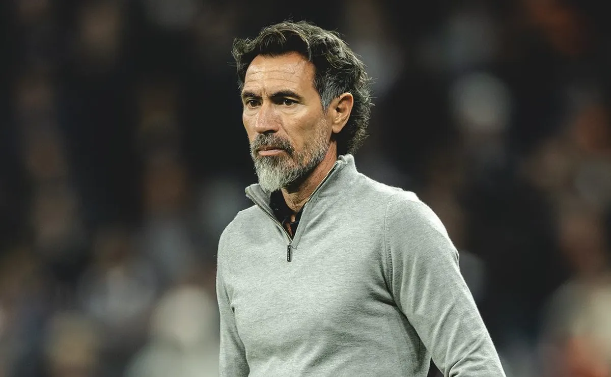 Domínguez alerta para fragilidade defensiva do Atlético-MG e comenta sobre reforços