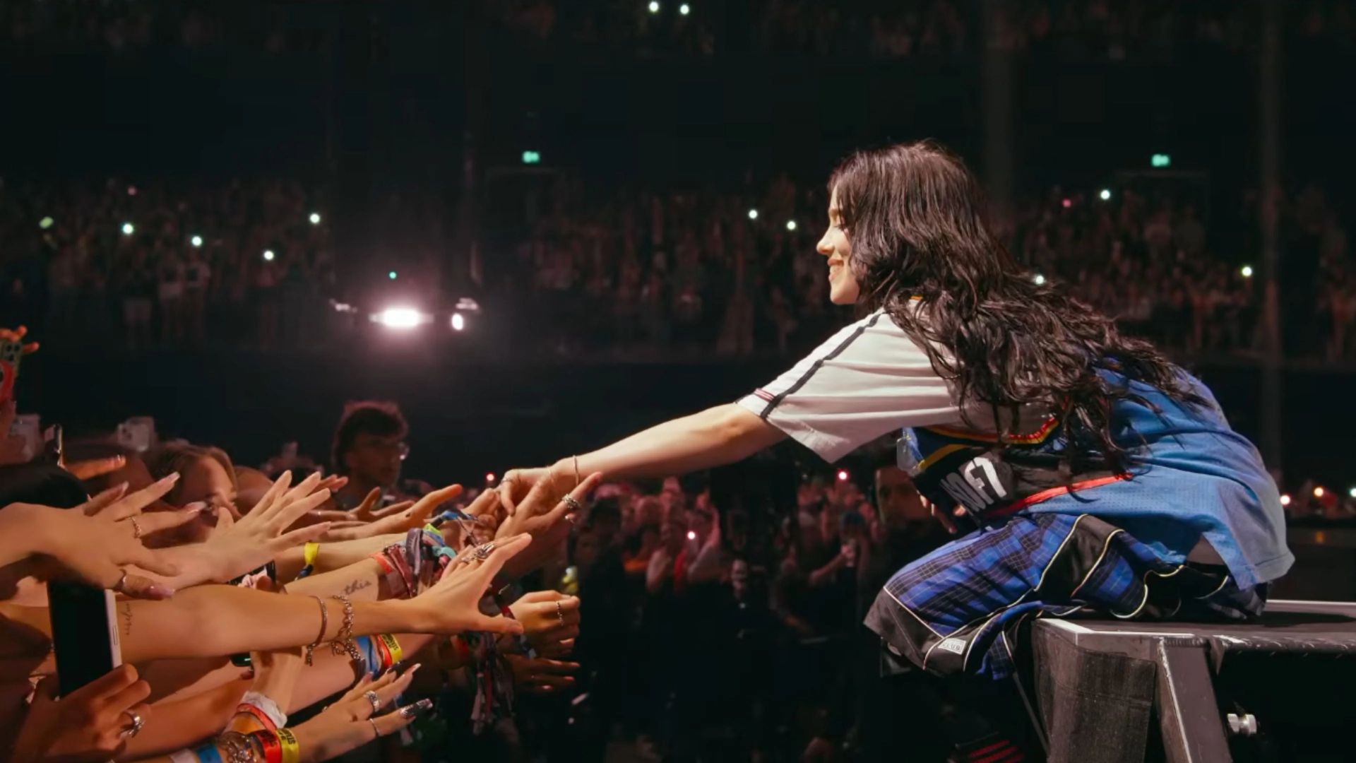Filme-concerto de Billie Eilish, codirigido por James Cameron, estreia nos cinemas brasileiros