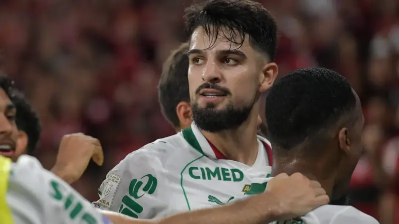 Flaco López recebe cartão amarelo por derrubar bandeirinha e gera repercussão após Palmeiras 3 a 0 sobre o Flamengo