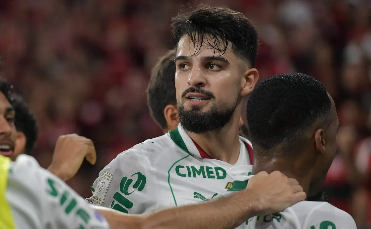 Flaco López recebe cartão amarelo por derrubar bandeirinha e gera repercussão após Palmeiras 3 a 0 sobre o Flamengo