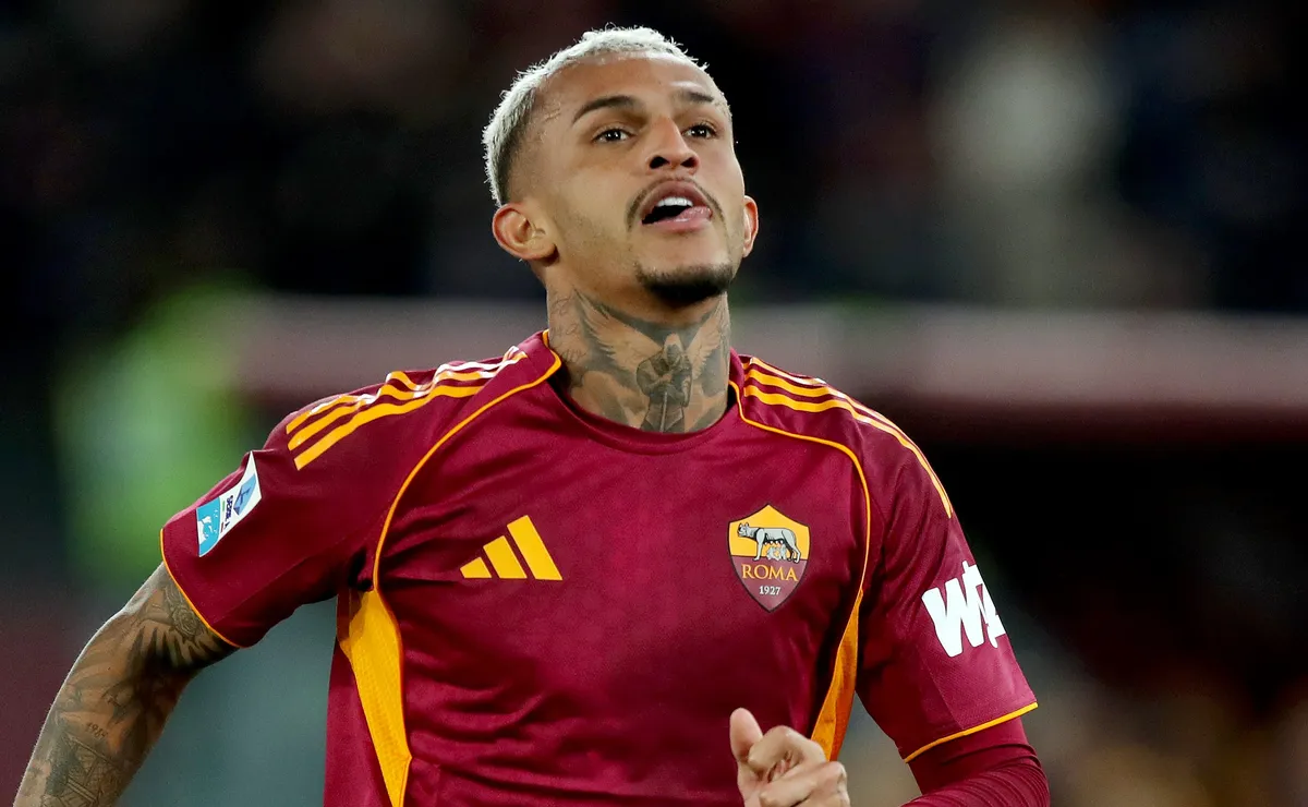 Wesley marca na goleada da Roma e ex-Flamengo tem atuação observada pelo clube carioca
