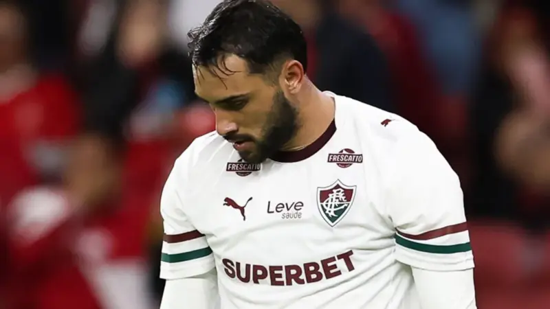 Freytes se emociona e é amparado por Zubeldía após empate do Fluminense com Independiente Rivadavia