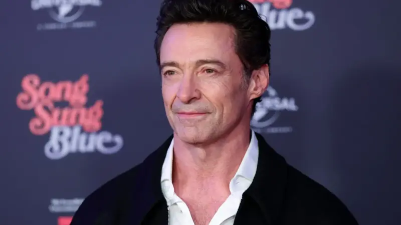 Hugh Jackman diz a recém-formados que falhas são parte do caminho e recomenda seguir o que assusta
