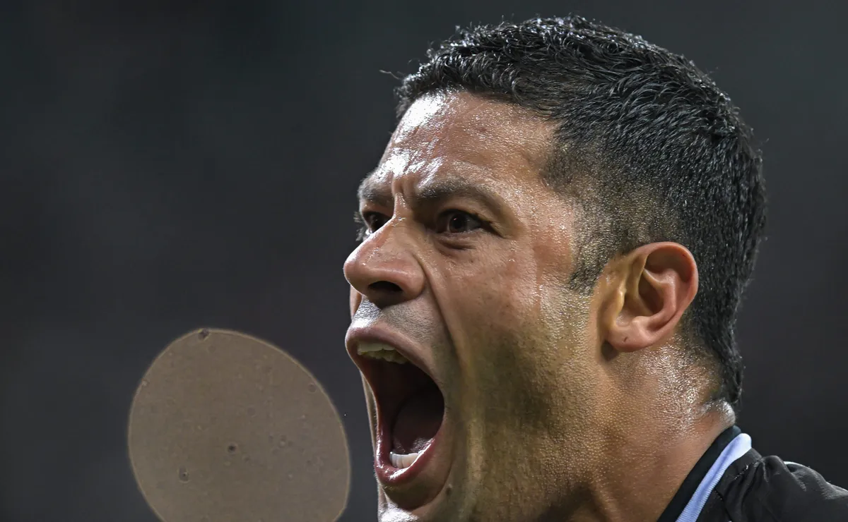 Hulk ajuda a apagar incêndio na casa de Alan Franco em Lagoa Santa antes de deixar Atlético-MG