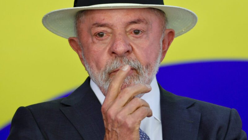 Lula veta projeto que reconhecia estágio como experiência profissional